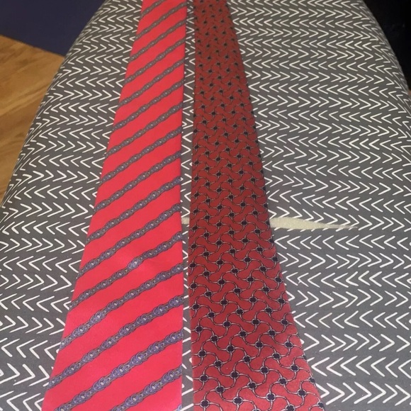 Red Striped Men's Tie - Picture 10 of 10